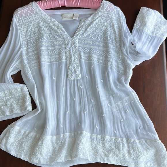 Summer sheer 3/4 sleeve Chicos Size 2 Embroidery overlay Vneck summer top - Picture 11 of 15